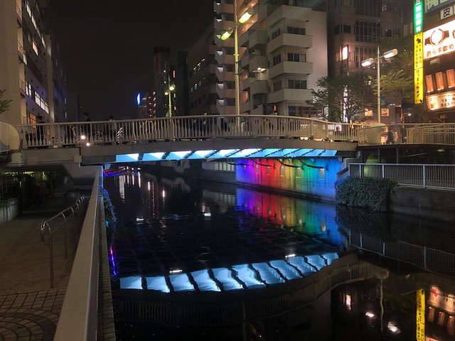 新芝橋がライトアップされていました。