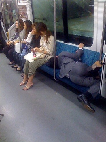 電車内での眠り方↓↓↓