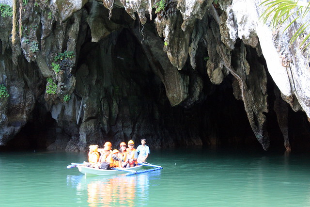 Tourists at the Puerto Princesa Underground River, Palawan, Philippines