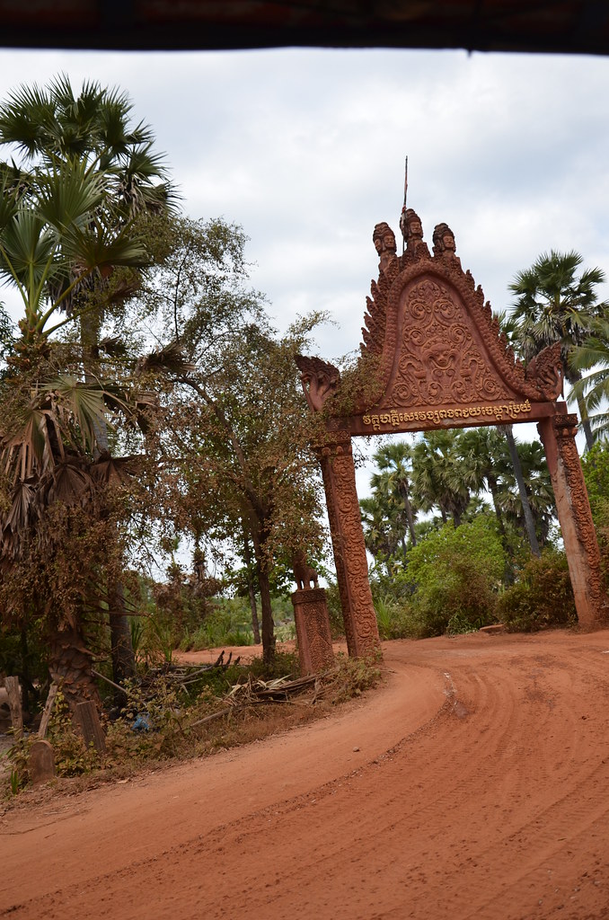 : Temple gate from the tuk-tuk