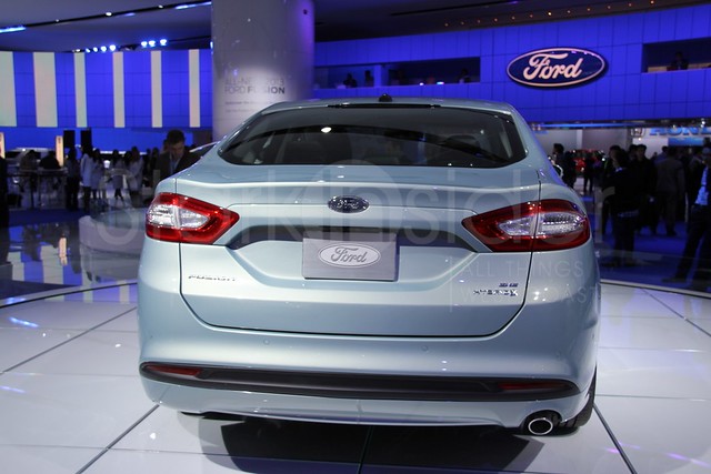 Ford-Fusion-2013-NAIAS-Stark-16