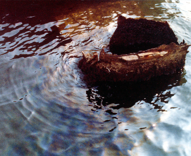 1982 - USS ARIZONA MEMORIAL, Oil still leaking from the ship 41 years later