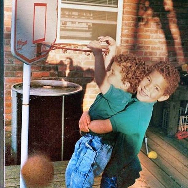 Baby BLAKE GRIFFIN with his older brother, throwing down one of his first dunks. #throwbackthursdays #instagram #instagood #iphoneography #iphoneonly #iphonesia #iphone #iphone4 #igers #ig #jj #photooftheday #bestoftheday #losangeles #clippers #blake #bla