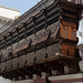 I bei balconi in legno degli edifici di Lima