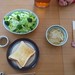 【今日の昼げ.山盛り野菜サラダとトースト】の写真