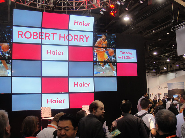 CES 2012 - Haier - LA Lakers Robert Horry signing for fans