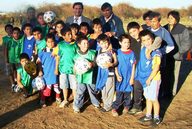EVR junto a Club Deportivo “ARSENAL” de Boca Sur, quienes se adjudicaron un Fondo Nacional de Desarrollo Regional por $ 4.000.000 para viajar a un campeonato en Argentina.