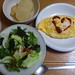 【今日の夕げ.オムライス、春菊サラダ、大根と揚げの煮物】の写真