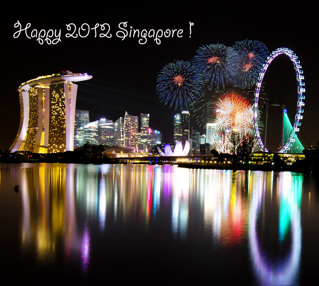 Singapore 2012 Countdown Firework - First burst of fire !!!