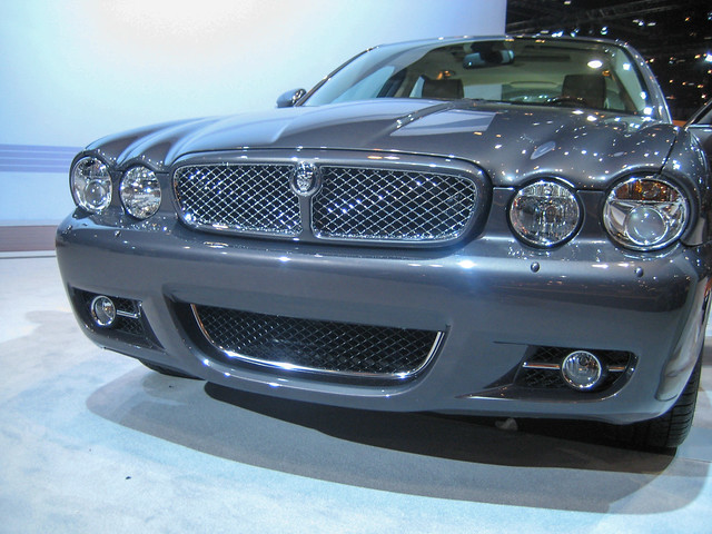 chicago unitedstates front il grille 2008 chicagoautoshow 4star mccormickplace jaguarxj privpublic
