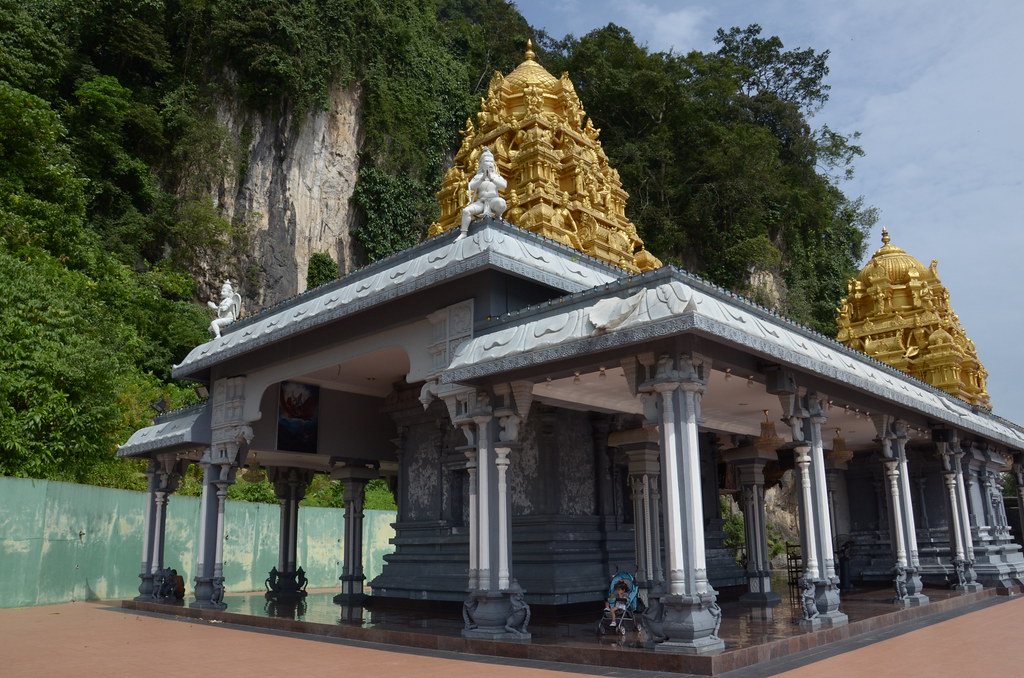 : Batu caves pagoda