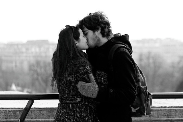 Le baiser au Trocadero - Doisneau 2012. Le monde a besoin damour