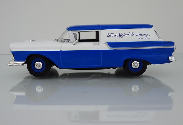 ford 1957 courier sedandelivery diecast johnnylightning 124scale