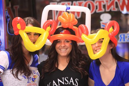 Fans get creative in KU gear downtown for championship game
