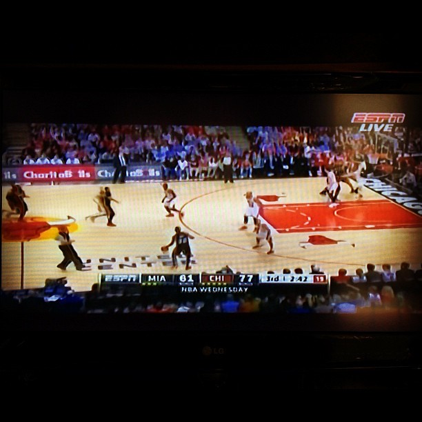 Bulls are Cooling of the heat tonight without d-rose and rip hamilton.. #nowplaying on #ESPN