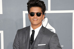 Bruno Mars wears Benjamin Eyewear "Nicole...