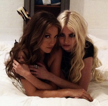 Taylor-Momsen-and-Jenna-Haze-_-On-the-set-of-a-FHM-magazine-photoshoot-450x441