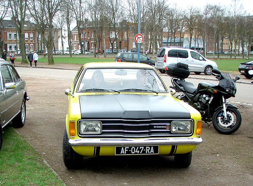 Ford Taunus XL V6 2L jaune