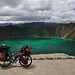 Con la bici sul bordo della laguna Quilotoa