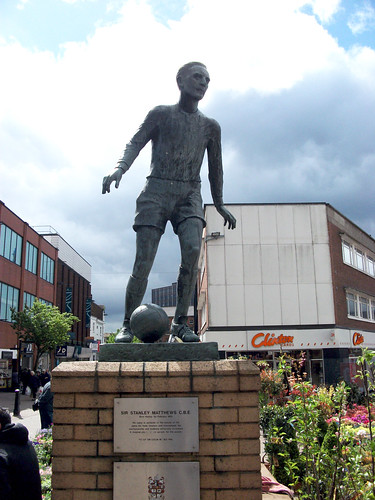 Памятник английским футболистам