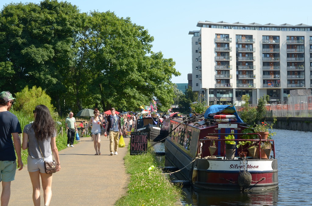 : Regents Canal Floating Market