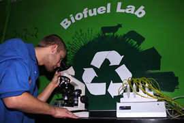 biofuels lab student