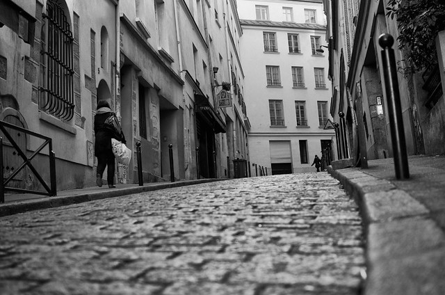 One picture, One sound of One minute : Paris, la rue des BOULANGERs