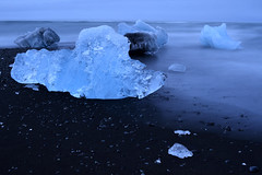 Eis auf schwarzen Strand, Jökulsarlon, Island • <a style="font-size:0.8em;" href="http://www.flickr.com/photos/73418017@N07/6730129747/" target="_blank">View on Flickr</a>