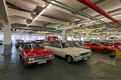 Rekord C Cabriolet red Opel Admiral A white Opel Admiral 1972
