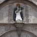 La figura di Santa Catalina sopra l'arco dell'entrata al monastero