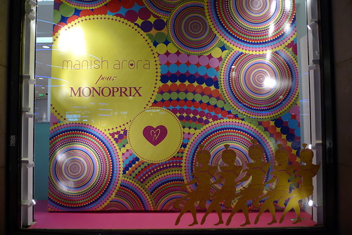 Vitrines Monoprix par Manish Arora Champs Elysées - Paris, décembre 2011
