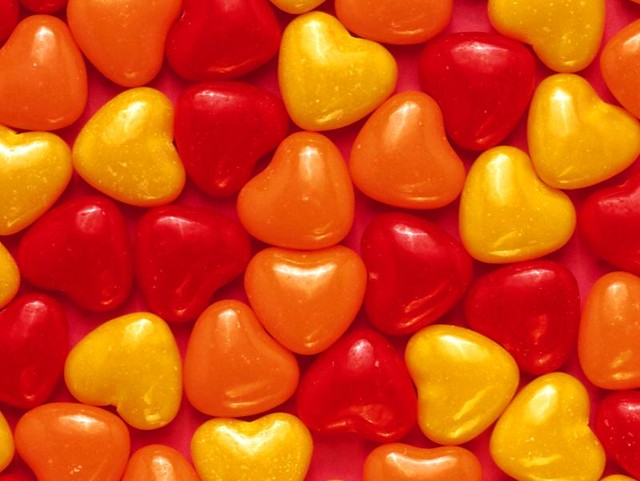 Free Hearts Candy Wallpaper - Free Valentines Day Wallpapers and Free Valentines Day Screensavers