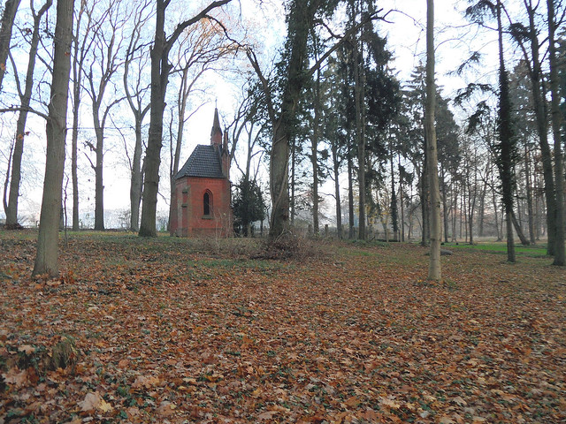 Schlosspark Ringenwalde - Erbbegräbnis der Familie von Saldern-Ahlimb