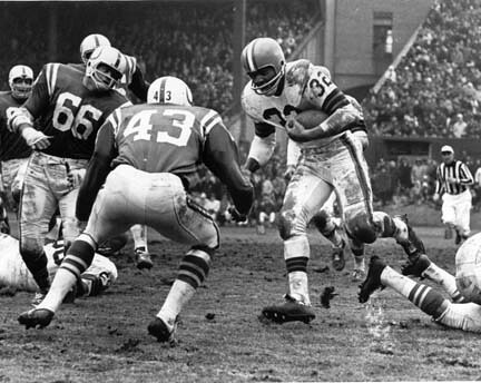 Jim Brown running against the Colts in 1964
