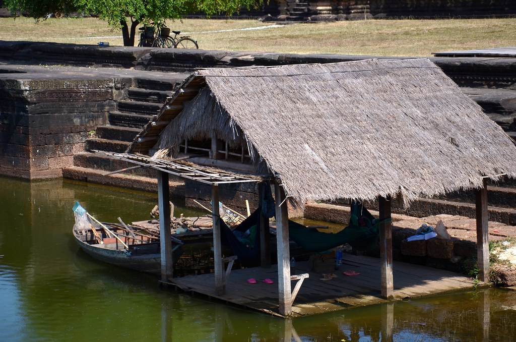 : Simple Houselike building - Angkor Wat moat