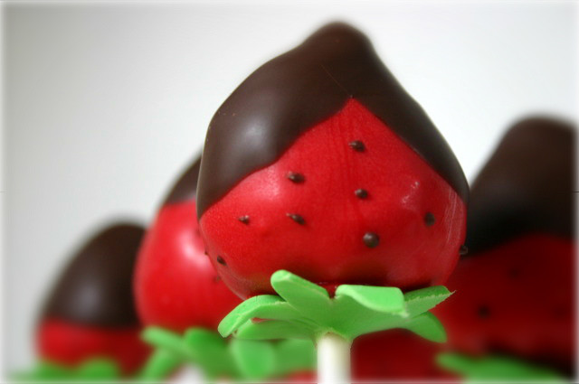 Chocolate Covered Strawberry Cakepop