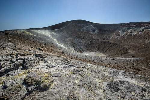 Crater of volcano Vulcano ©  kuhnmi