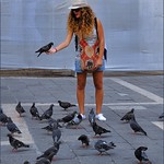 Venice : Lady with pigeons