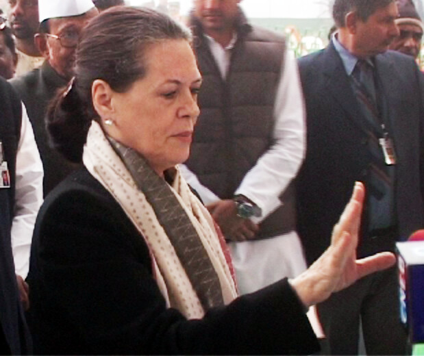 Sonia Gandhi at Congress day function in New Delhi (30)