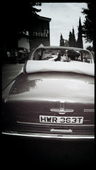Novios en coche - Edward Olive fotografo bodas