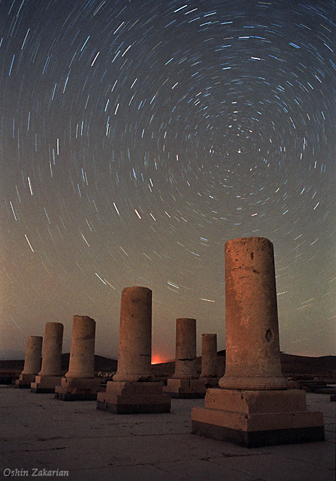 Северные звёзды над 2500-летним дворцом Ахеменидов – Пасаргадами