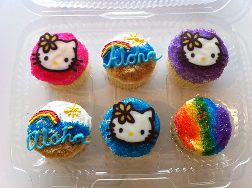 Aloha and Hello Kitty cupcakes by Angel Cakes