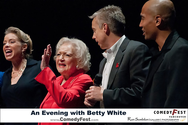 CHEQUE PRESENATION-COMEDYFEST PASSION CHASER- BETTY WHITE-SIGNATURES-An Evening with Betty White – COMEDY FEST VANCOUVER – GLOBAL BC – Photos by Ron Sombilon Gallery-G--33-WEB