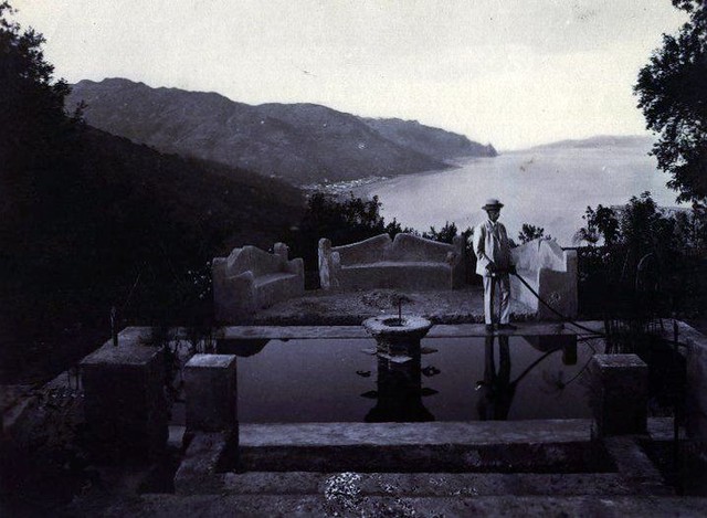 Taormina 1800 - Il vecchio gentiluomo in vacanza (Vintage photo)