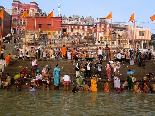 people-bathing-in-the-river-ganga