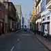 Una delle innumerevoli vie di Lima con edifici colorati