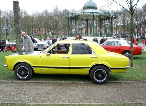 Ford Taunus XL V6 2L jaune