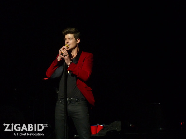 ROBIN THICKE performs at Club Nokia 02.14.12
