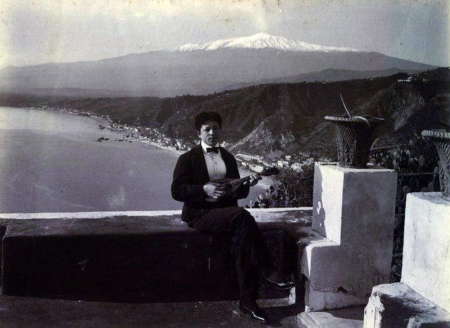 Taormina 1800 - Il musicista (Vintage photo)