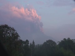 Indonesia: Mount Merapi continues to erupt